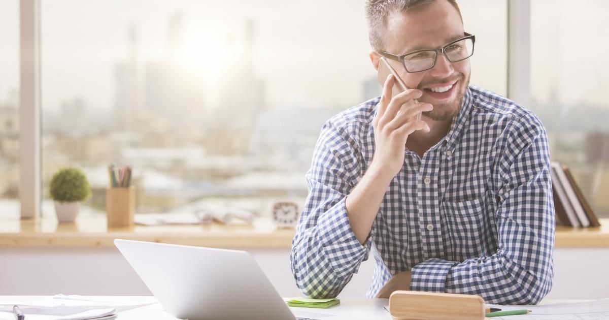 VOIP Allocloud BHC Illustration d'un homme utilisant AlloCloud